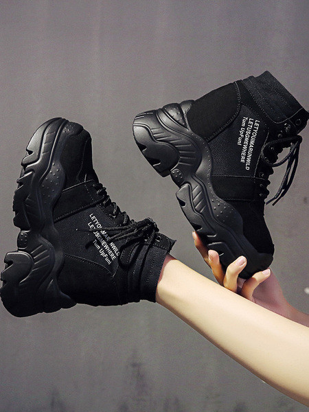 Női alkalmi tornacipő magas talppal és feliratokkal