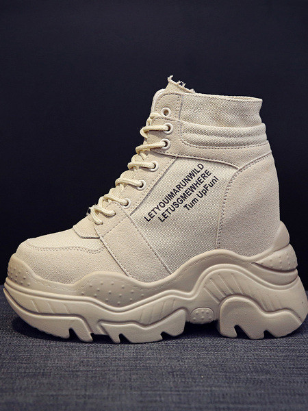 Női alkalmi tornacipő magas talppal és feliratokkal