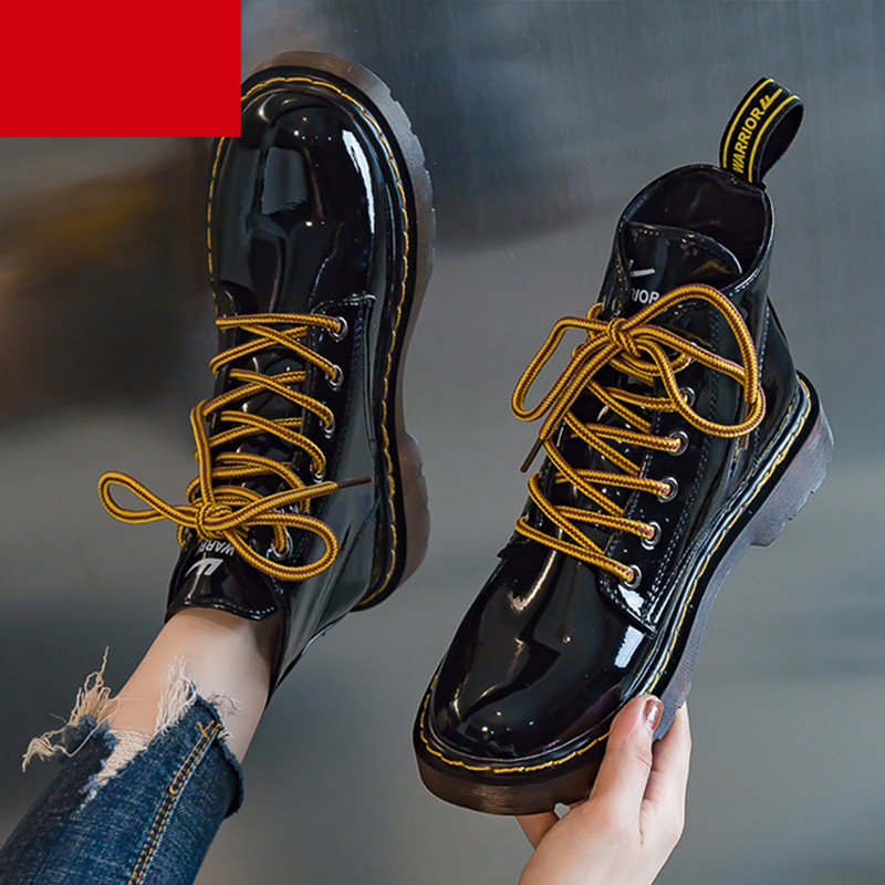 Alkalmi női csizma durva talppal és fűzővel - többféle modell