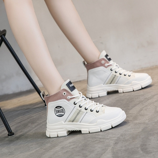 Sügisesed naiste tossud lipsude ja aplikatsiooniga