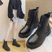 Női csizma sima modell cipzárral és fűzős fekete színben