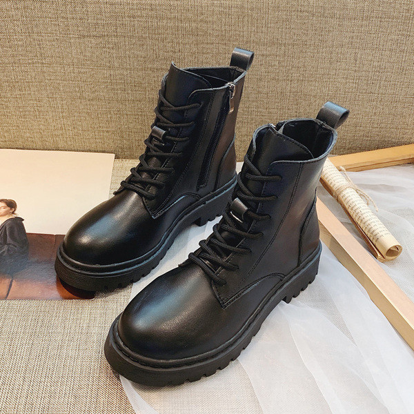 Női csizma sima modell cipzárral és fűzős fekete színben