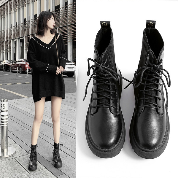 Naiste sokitüüpi krobelise tallaga saapad - musta värvi