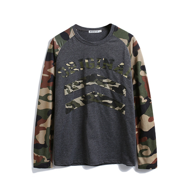 Modern férfi blúz terepszínű mintával és ovális nyakkivágással