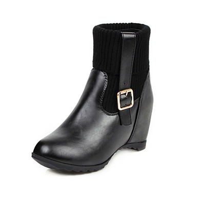 Moodsad siseplatvormi ja pandlaga naiste saapad