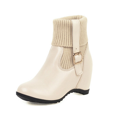 Moodsad siseplatvormi ja pandlaga naiste saapad