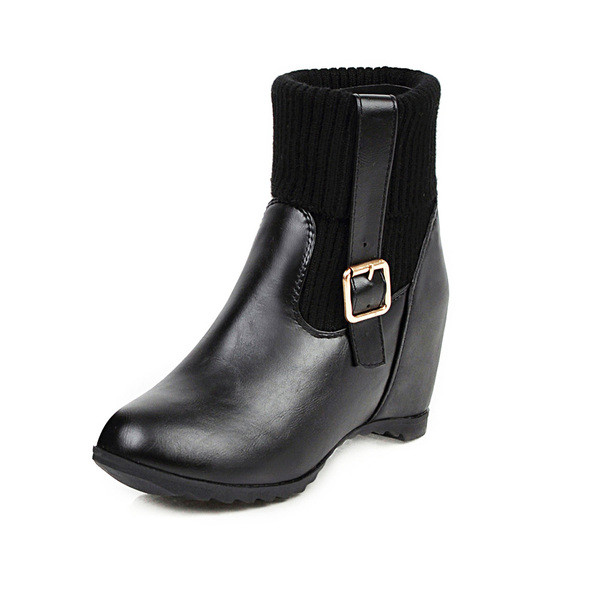 Moodsad siseplatvormi ja pandlaga naiste saapad