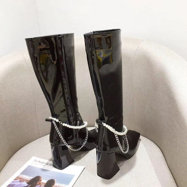 Moodsad pärlite ja paksu kontsaga naiste saapad - neli mudelit