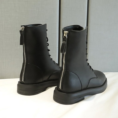 Öko bőrből készült fekete női csizma cipzárral és fűzővel