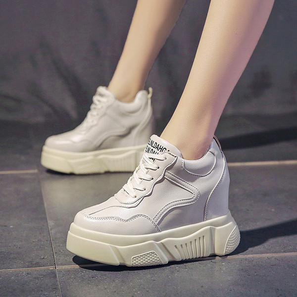 Naiste vabaaja tossud kõrge tallaga ökonahast