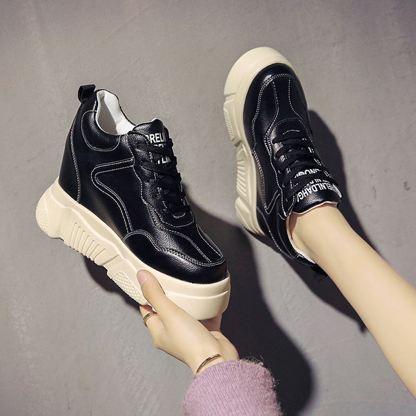 Naiste vabaaja tossud kõrge tallaga ökonahast