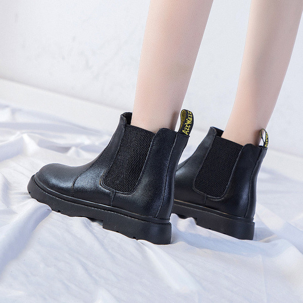 Öko-nahast musta värvi naiste saapad - ümar mudel