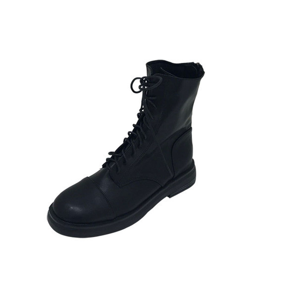 Női bőrcsizma lapos talppal és fűzővel