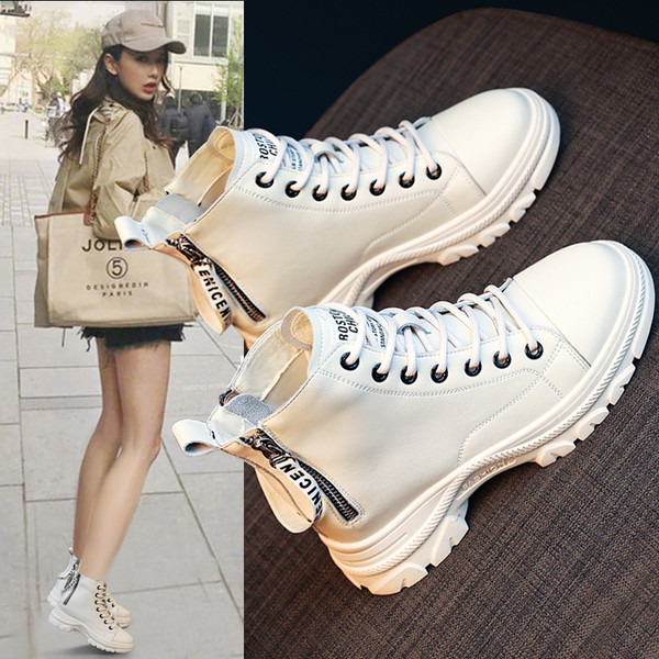 Női sportcipő durva talppal, fűzővel és cipzárral