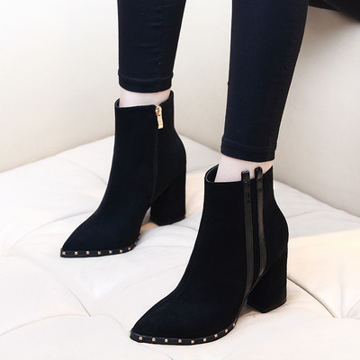 Naiste mustad saapad kontsa kõrgusega 9 cm