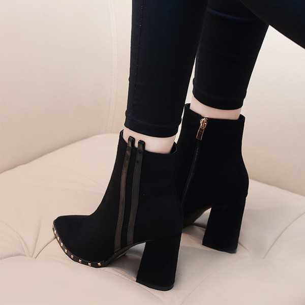 Naiste mustad saapad kontsa kõrgusega 9 cm