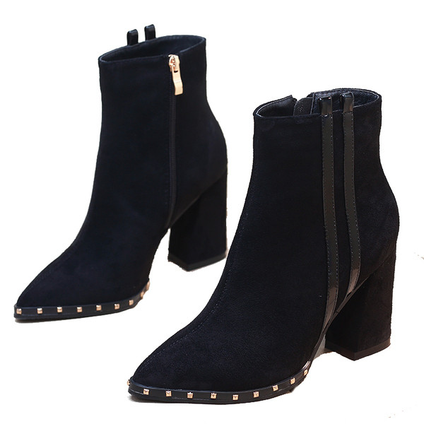 Naiste mustad saapad kontsa kõrgusega 9 cm