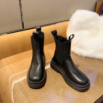 Ženske čizme u crnoj boji od eko kože - grubi đon