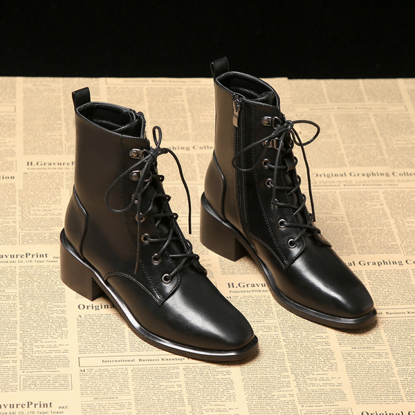 Új modell női csizma műbőr fűzővel