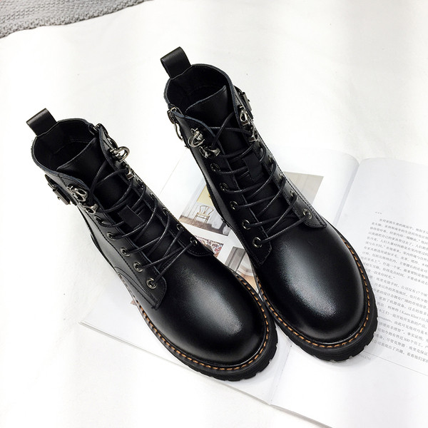 Lameda talla, paelte ja lukuga nahast naiste saapad