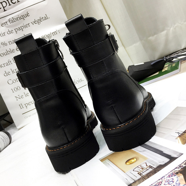 Lameda talla, paelte ja lukuga nahast naiste saapad