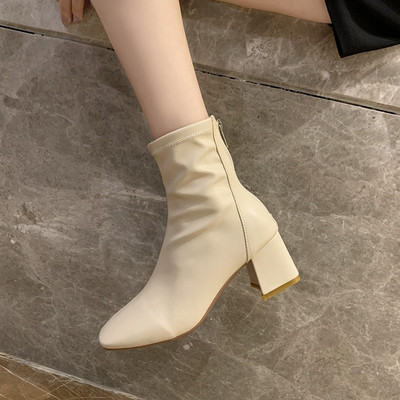 Μοντέρνες γυναικείες μπότες από οικολογικό δέρμα με χοντρό  τακούνι