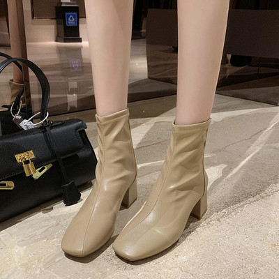 Μοντέρνες γυναικείες μπότες από οικολογικό δέρμα με χοντρό  τακούνι